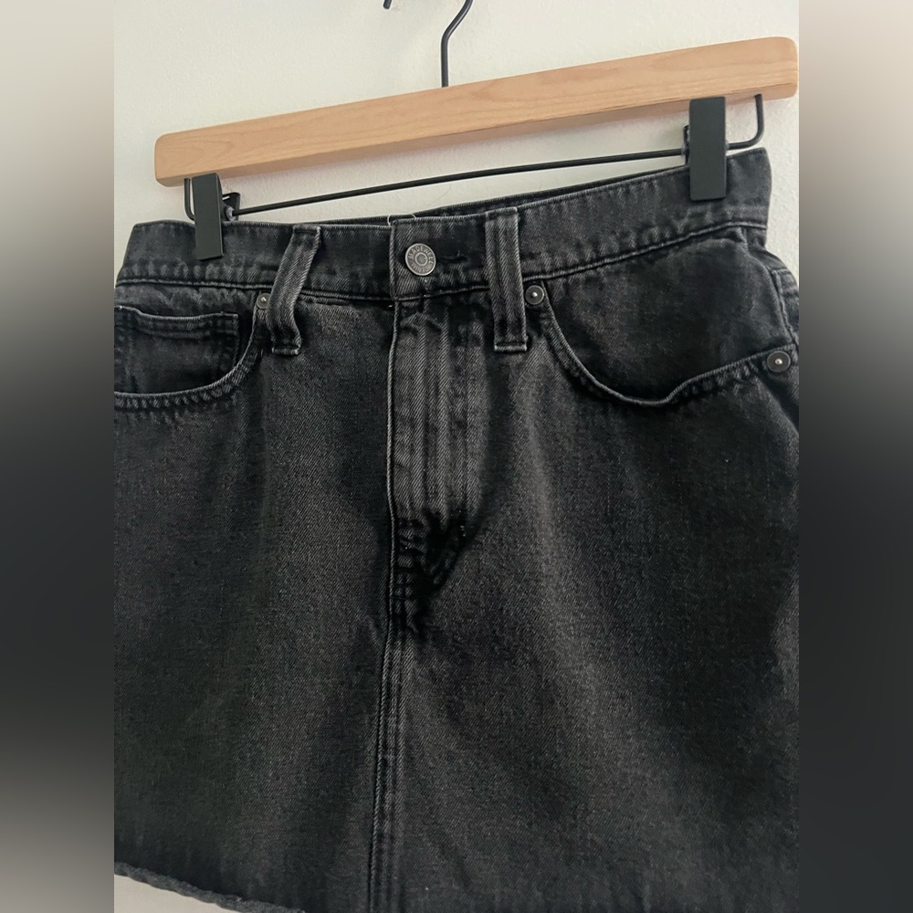 Madewell Black Denim Mini Skirt Size 26 - Picture 2 of 6